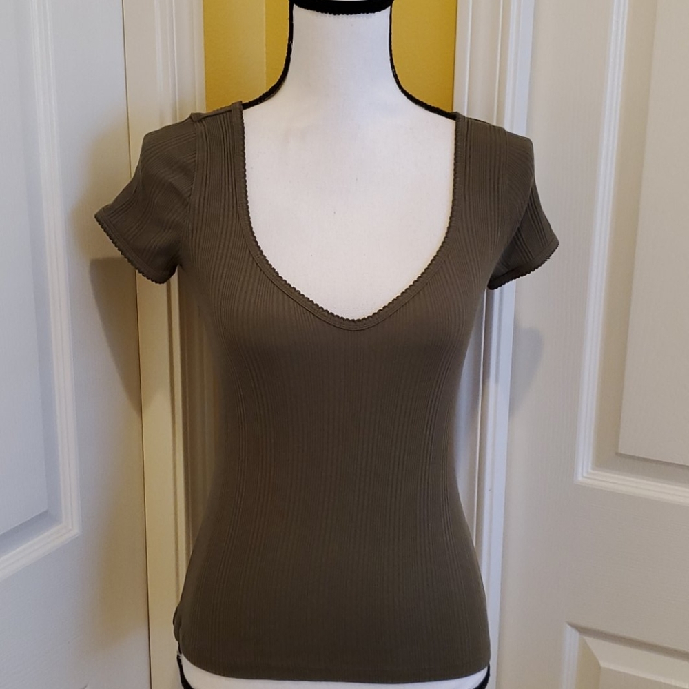 INTIMATELY FREE PEOPLE GREEN TOP, SIZE M